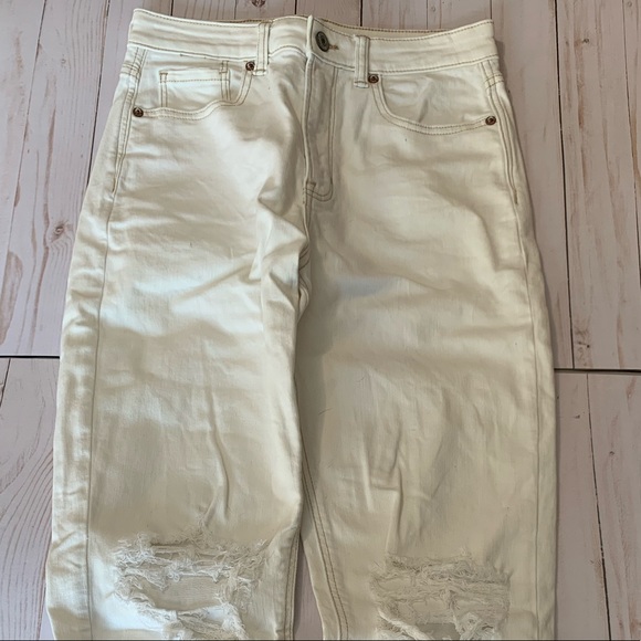 American Eagle Mom Jean - Picture 3 of 9